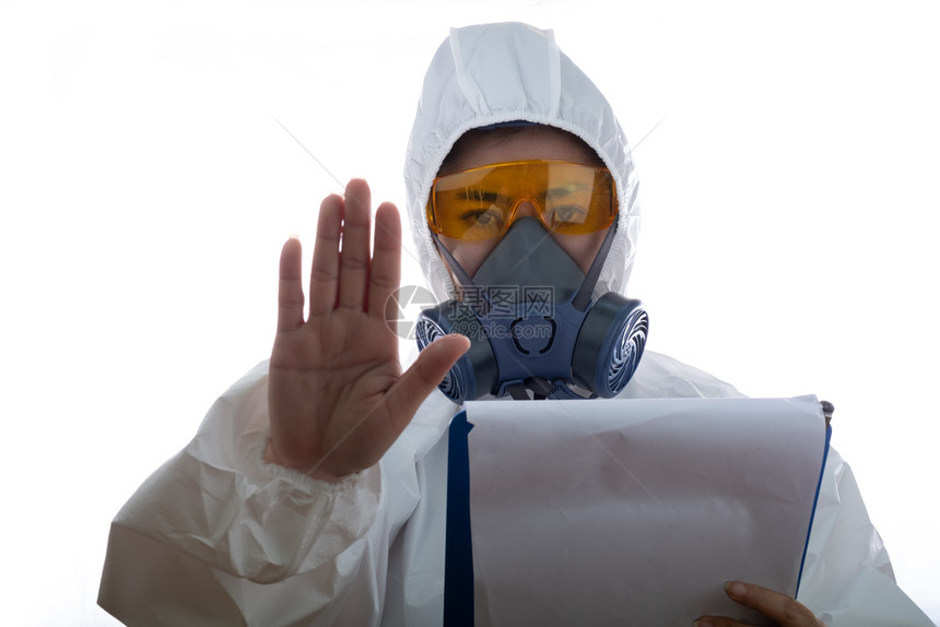 有毒的流感埃博拉身着化学防护服和毒面具戴白底玻璃眼镜的妇女身穿安全西装的女科学家安全感染概念以及图片