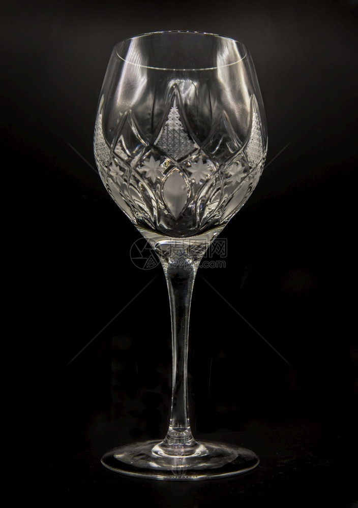 黑色的曲线派对背景的葡萄酒清空晶玻璃刻旧风格选择焦点图片