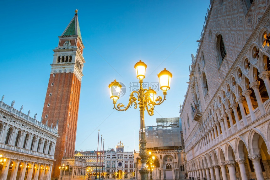 意大利日出时威尼斯的圣马克广场可复古的传统图片
