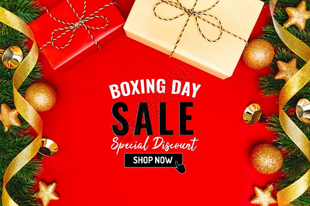 新的天购物配有圣诞礼的拳击日销售和红背景的X马装饰图片
