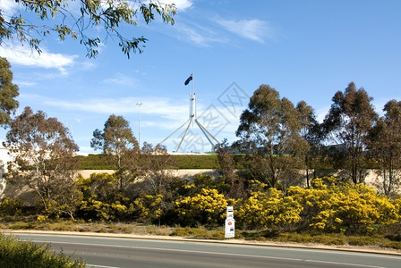 国民植被澳大利亚堪培拉议会大厦前面的一条路澳大利亚堪培拉美好的图片