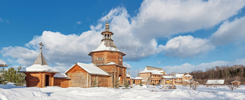 俄语树罗斯SergievPosad附近的瀑布格里米奇附近一座木制正统教堂庭院历史图片