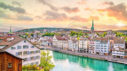 旅行瑞士日落时苏黎世历史城市中心的美丽景色欧洲街道图片