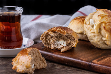 鲜烤面包和木本底土茶美食噗文化图片