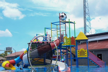 水上公园游乐设施背景图片