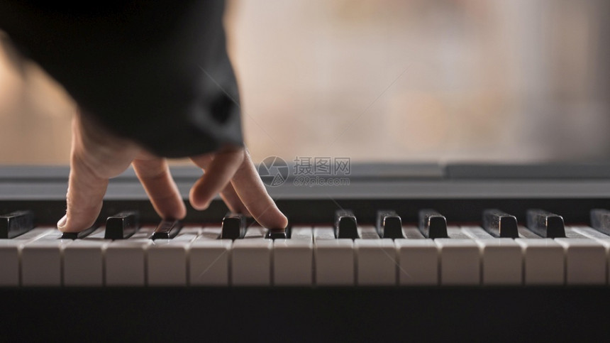 艺术键盘弹奏数码钢琴概念分辨率和高质量精美照片弹奏数码钢琴概念高质量和分辨率精美照片概念解析度图片