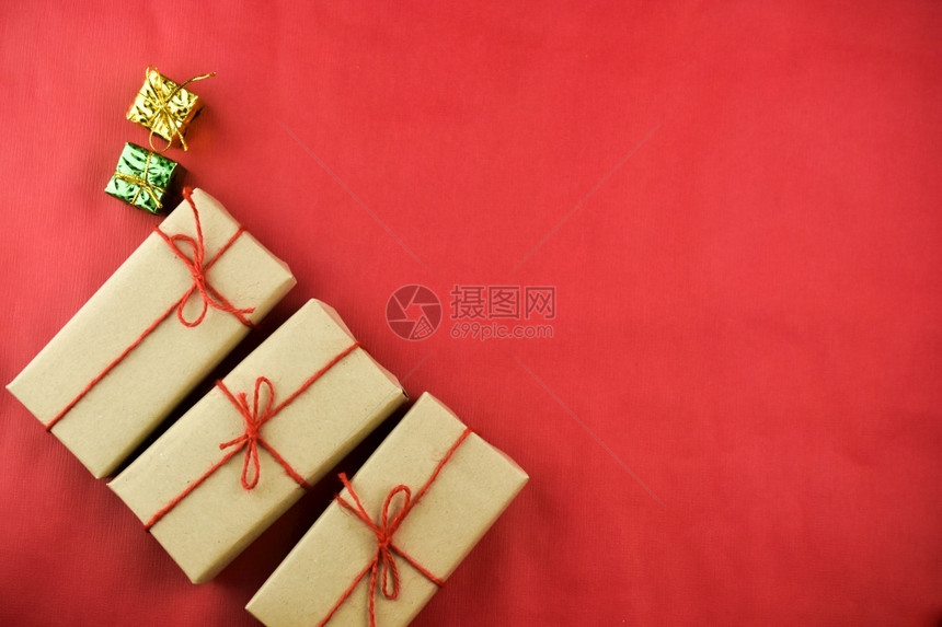 圣诞节快乐红色背景礼盒新年快乐棕色礼盒圣诞快乐红色背景礼盒新年快乐棕色礼盒边界家庭图片