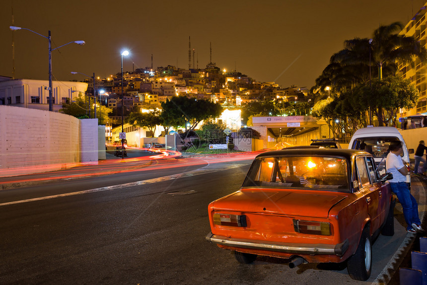 出租车著名的瓜亚基尔旧城镇概况晚上在山丘地区晚上在山丘最有名的瓜亚基尔老城镇概览目的地拉丁图片