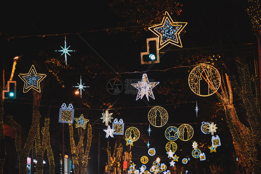 辉光圣诞节和新年在第比利斯街的圣诞和新年有美丽的光照和装饰抽象的伦敦图片