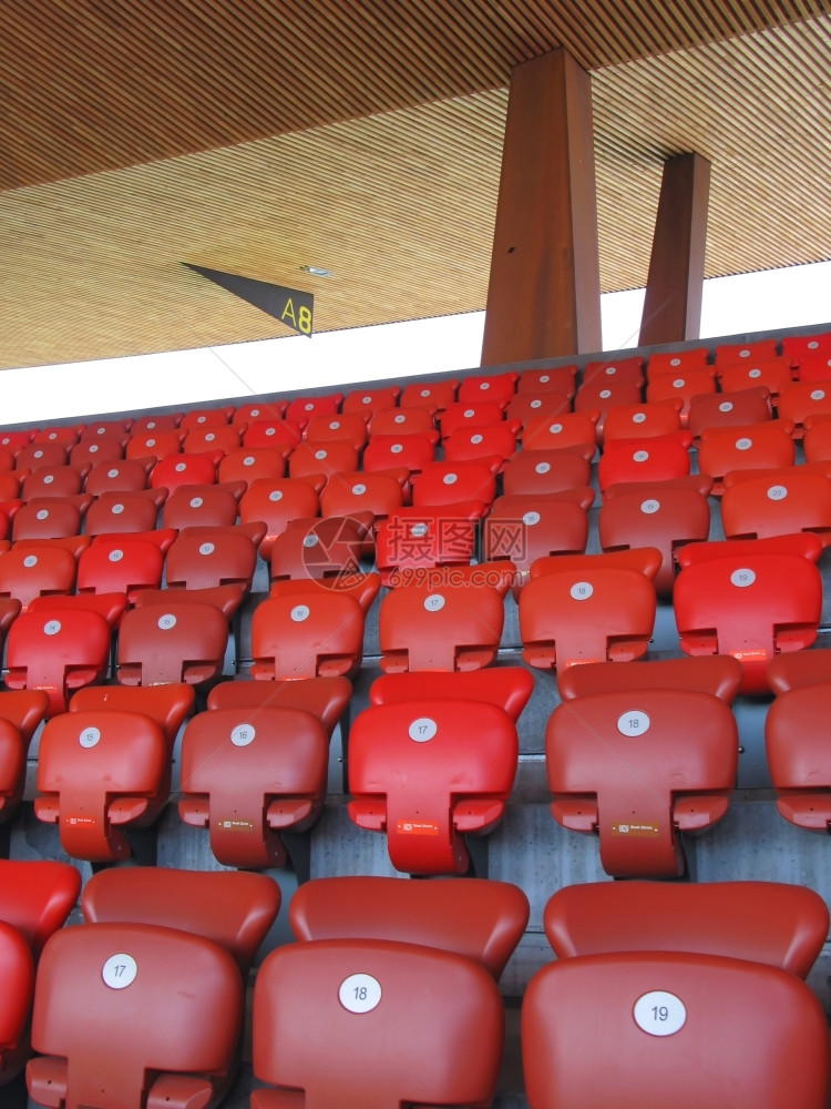 上市柴金空气苏黎世列齐格隆德体育场红色座位图片