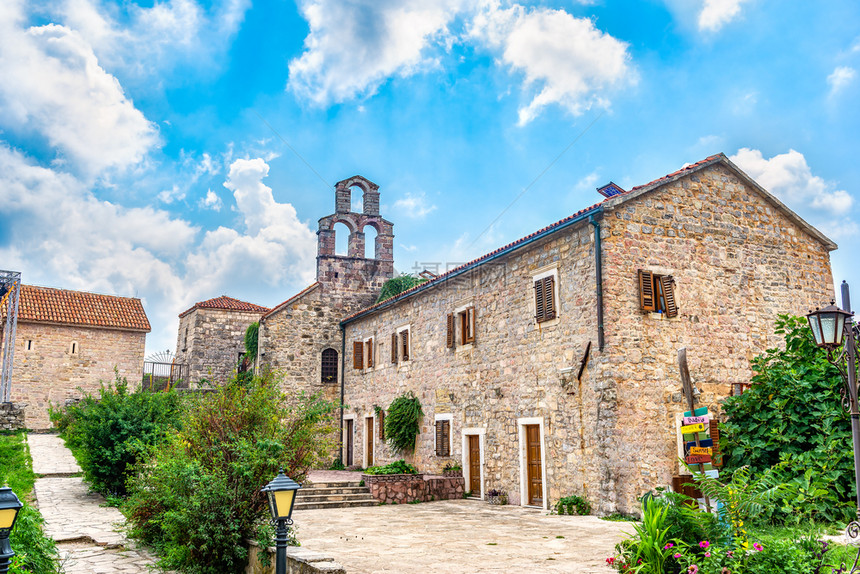 布德瓦黑山老城旧古老教堂亚得里海欧洲布达瓦图片