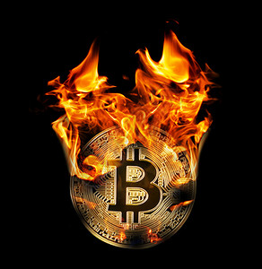硬币银行业在烈火中燃烧与黑色背景隔离的金比特币在烈火中燃烧金色比特币市场危险高清图片素材