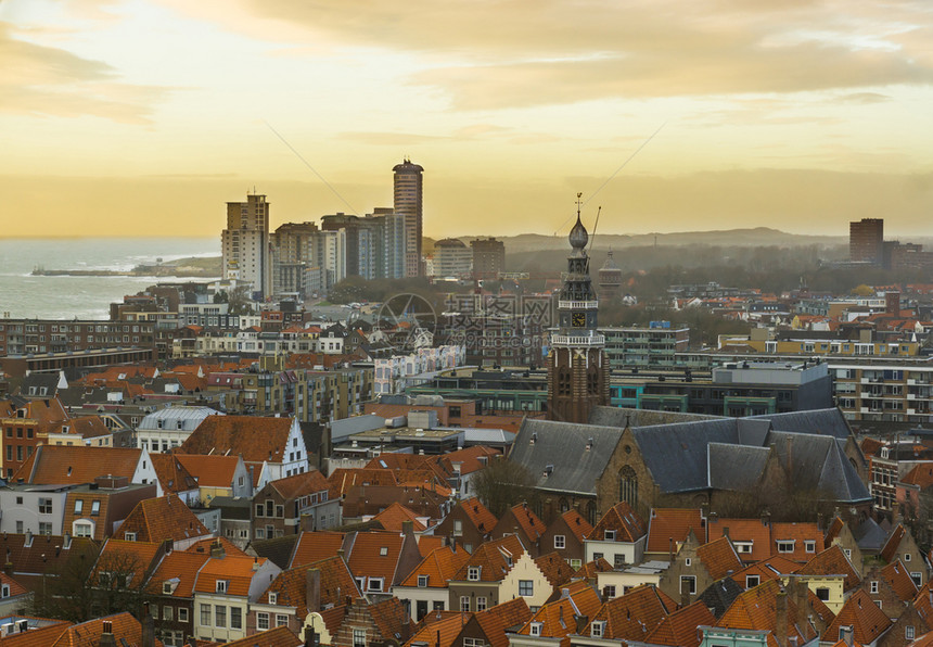 荷兰语建造Vlissingen多彩的城市天线教堂钟塔和观望海面泽兰人民城市内地受欢迎的图片