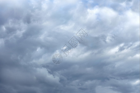 飞空气白天风中不同灰云的过早积聚不寒而栗背景图片