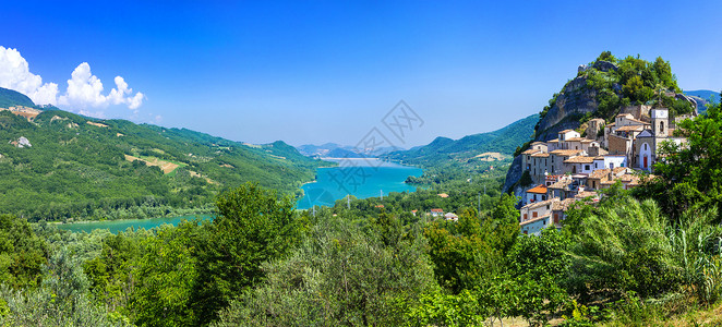 彼得奥格登风景点意大利的湖泊阿布鲁佐的LagodiBomba和Pietraferrazzana村邦巴历史山顶背景