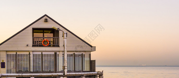 欧洲别墅小房子受欢迎的黎明高清图片