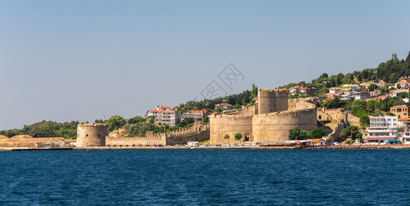 建筑物土耳其恰纳卡莱072319位于土耳其恰纳卡莱市对面的达尼尔海峡西侧的基利巴希尔城堡和垒土耳其基利巴希尔城堡战争码头背景