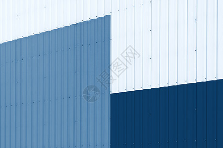 充满活力黑暗的作为20年背景颜色的彩经典蓝板条以工业仓库外墙为亮色着背景图片