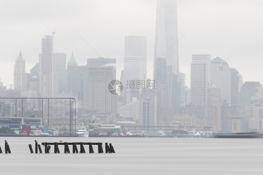 美国纽约州市6月2日015年纽约市天际线2015年6月日的雾天办公室著名的一种图片