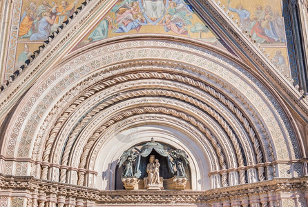 Orvieto大教堂外墙的详情正面纪念碑图片
