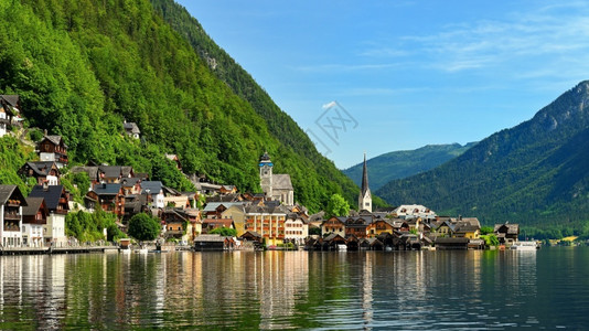 奥地利人阿尔卑斯山风景照片中的美丽山村明信片观光景区村庄图片