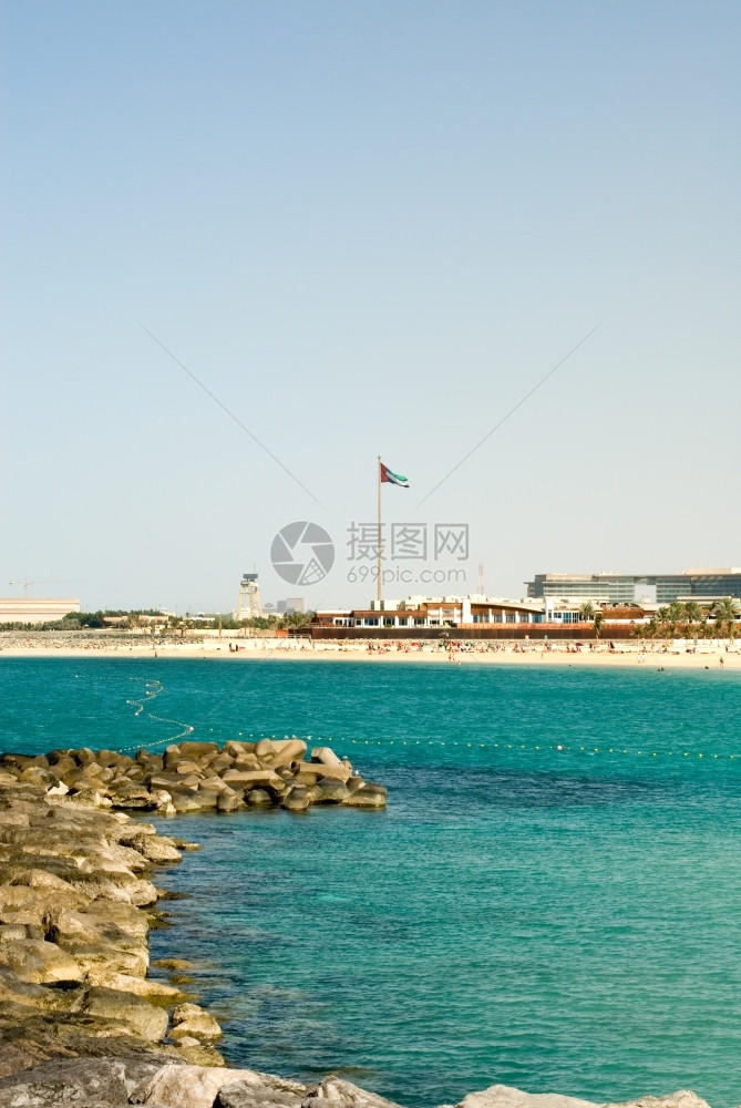 日光浴者场景明尼斯迪拜Jumeirah海滩的观光者图片
