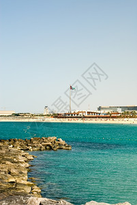 日光浴者场景明尼斯迪拜Jumeirah海滩的观光者图片