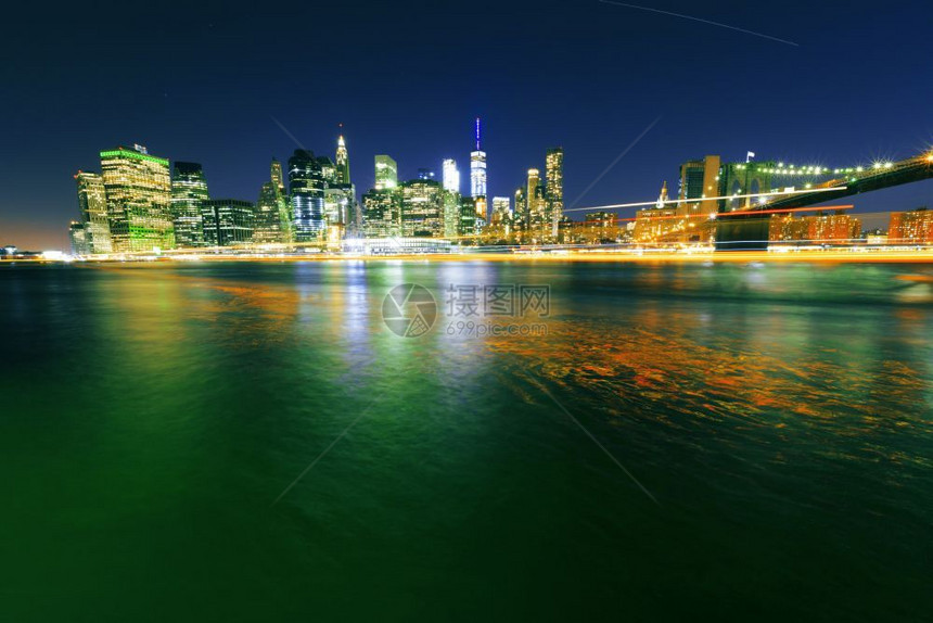 旅行目的地中央夜里纽约市灯光明亮图片