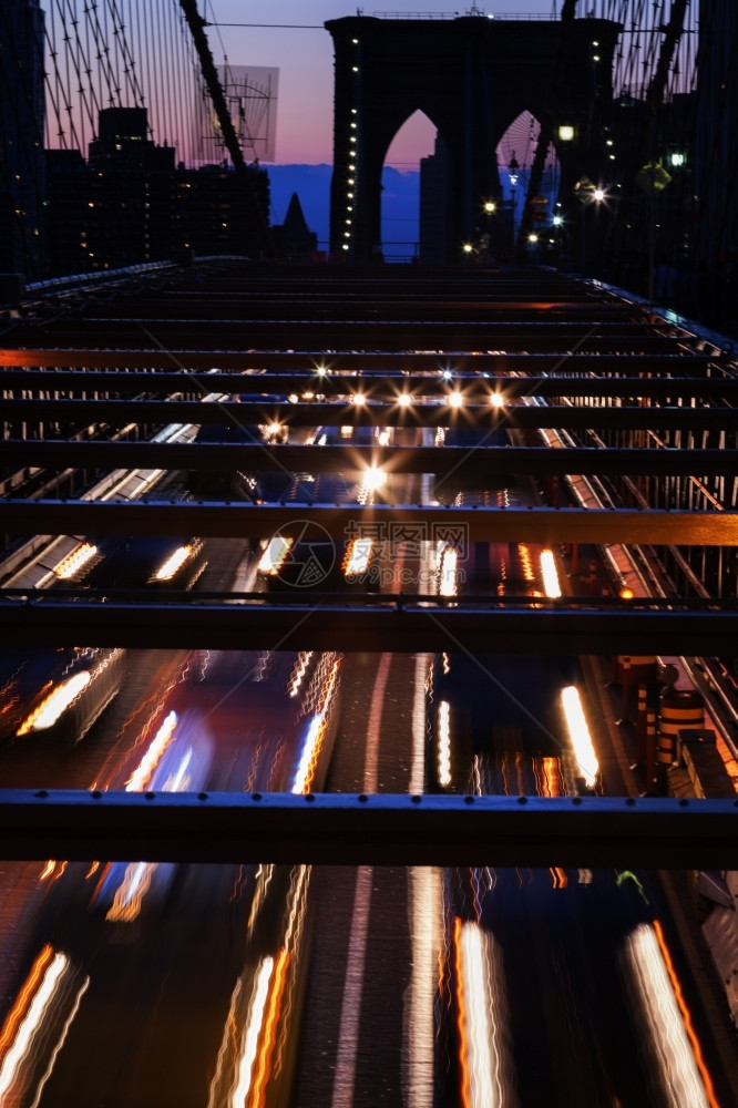 布鲁克林日落建造夜里纽约市灯光明亮图片