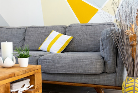 室内舒适的灰色沙发舒适的客厅内房间装饰风格宽敞图片