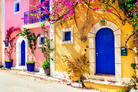 浪漫的阿索斯希腊凯法利尼亚岛美丽多彩的村庄旅行锅图片
