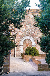 砖块文化拱蒙迪杜科西奥教堂欧洲意大利游行的墙门图片