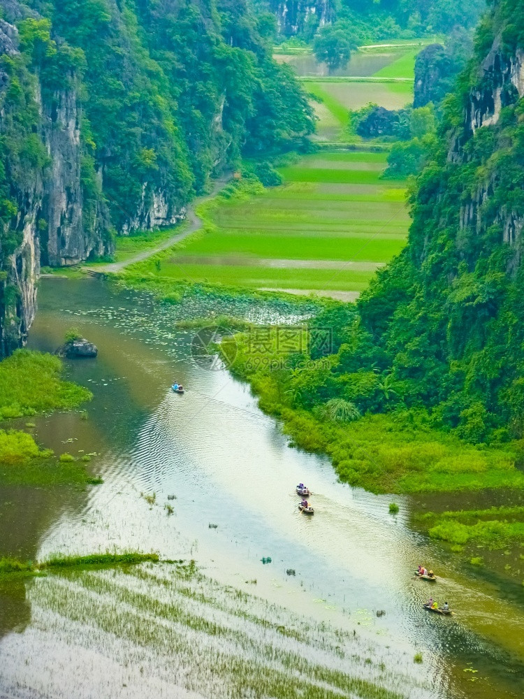 场地越南宁平HangMua塔顶端TamCoc河的景象洞穴树图片