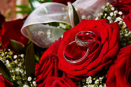 叶子金婚礼花束红玫瑰新娘图片