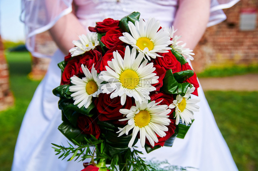 浪漫的派对季节婚礼花束红玫瑰图片