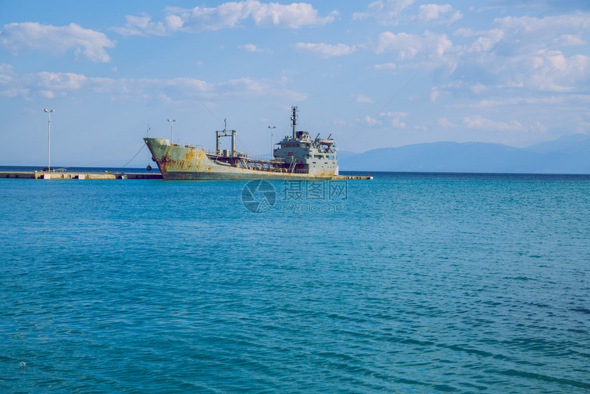九月水希腊首都雅典大船站在泊位阳光晴天的气9月13日旅行照片欧洲图片