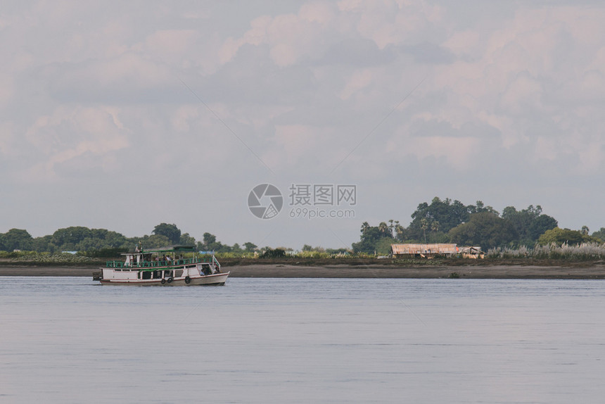 海滩缅甸巴甘伊洛瓦底河客轮乘贝因暮图片