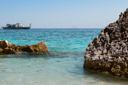 结石意大利夏季松海附近的萨丁尼亚岛克利夫斯采取海岸线图片