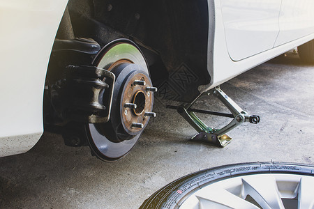 轮缘制动维护橡胶原汽车和轮系统未安装用于维修的防扰动器和卡利pers背景