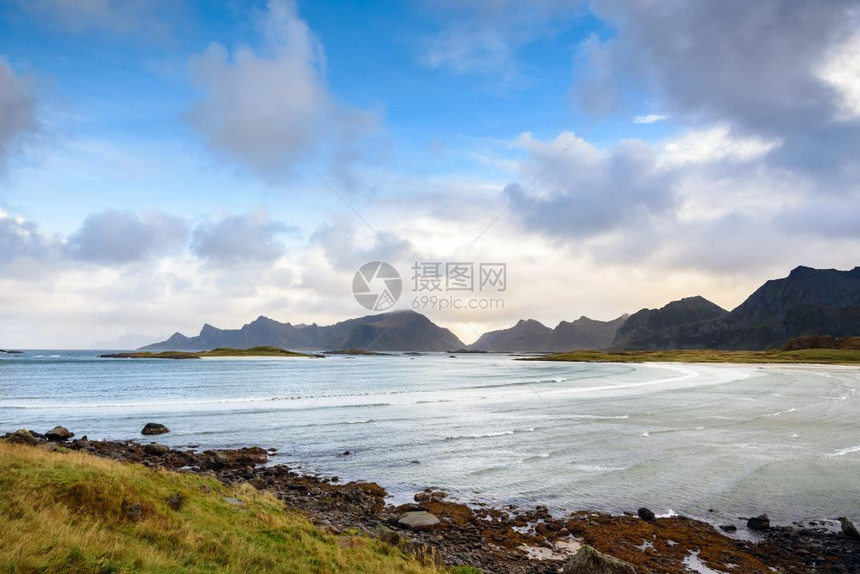 蓝色天空的Ytersand海滩美丽的景色挪威洛福登有选择地聚焦户外北极海洋图片