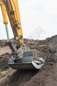 司机积极的挖掘从沙丘上出地面舍内维尔图片