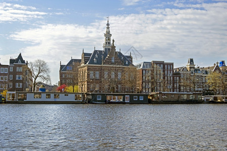 城市风光云来自荷兰阿姆斯特丹的城市在阿姆斯特尔河跳舞图片