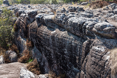 破裂美丽的泰公园岩悬崖的风化造成沙石结点裂缝环境图片