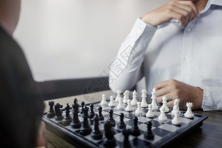 丢失独特拥有象棋盘游戏策略和竞争的商人迅速背景图片