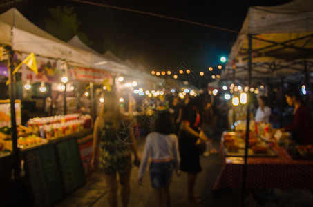 夜市摊上的热闹情景图片