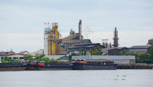 港口泰国的日间工业厂在泰国天图片