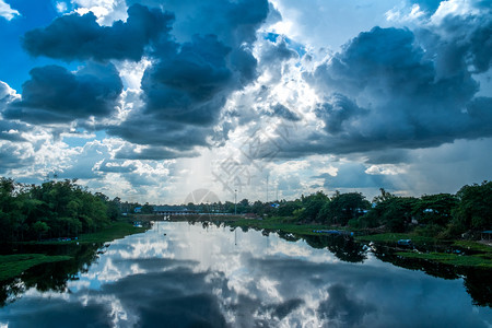 场地水天气泰国Moon河风云雨景美的陆地河流图片