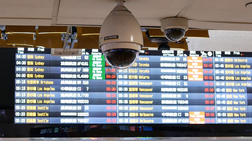 桃园2018年月7日在桃园国际机场内的航班时刻板前安全摄像头关闭在桃园国际机场内的航班时刻板前安全摄像头飞机场国外际的图片