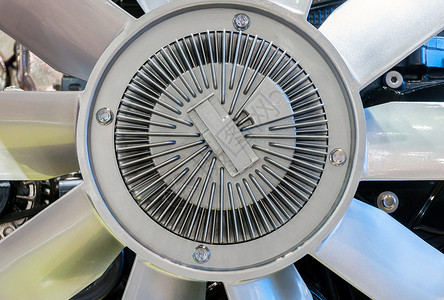代数汽车的新引擎风扇原型的齿轮图片