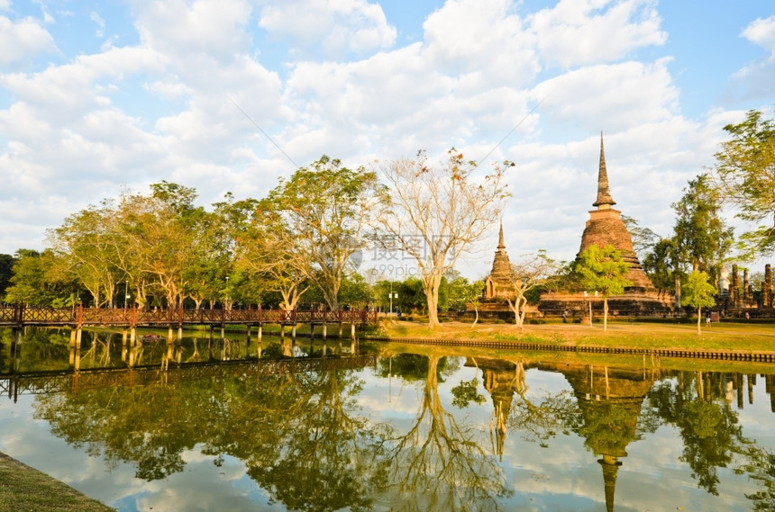 宗教建筑学泰国Sukhothai历史公园的WatSaSi老的图片